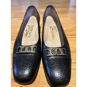 SALVATORE FERRAGAMO BOUTIQUE SZ 7B Black Leather Cap Toe Low Heel Pumps Italy
